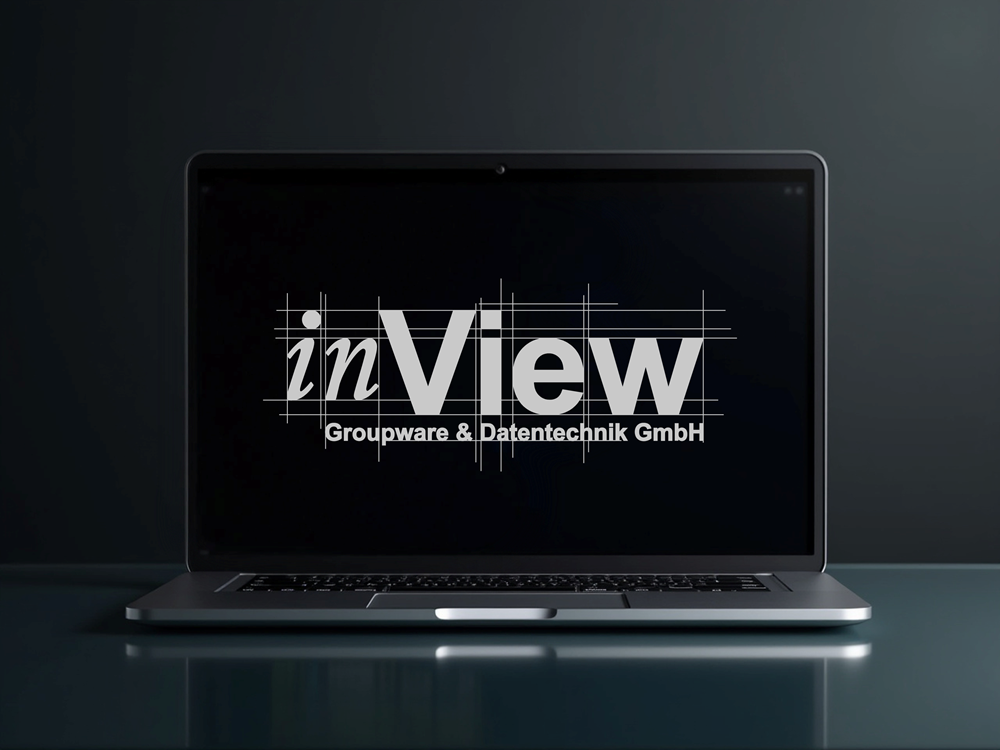 inview-karriere-geschichte-unternehmensidentitaet Laptop mit Logo der inView Groupware & Datentechnik GmbH – Symbol für Unternehmensidentität